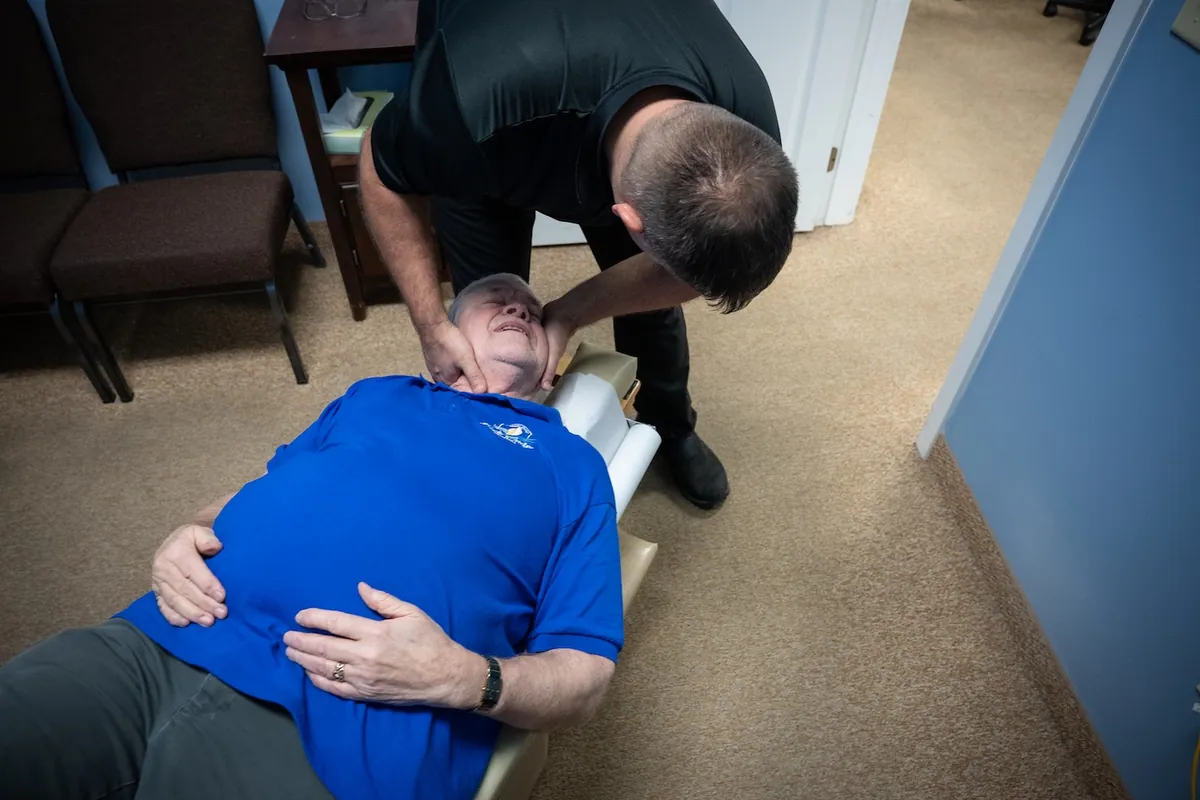 Neck adjustment for a patient lying face up