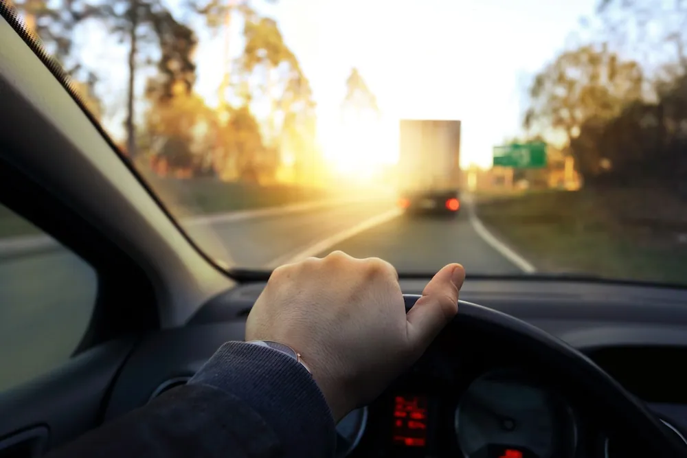 hand driving a car