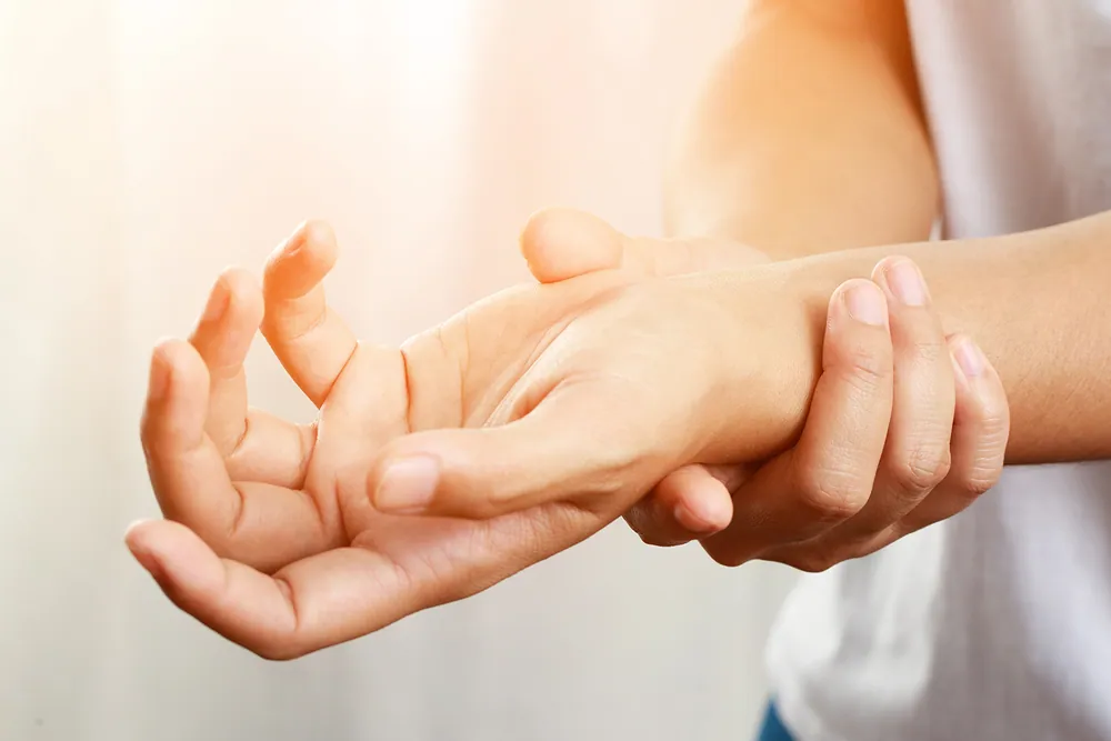 pain in wrist due to carpal tunnel pain