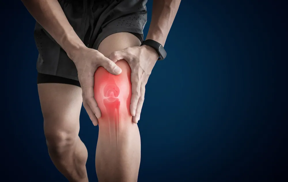 man suffer from knee overuse pain